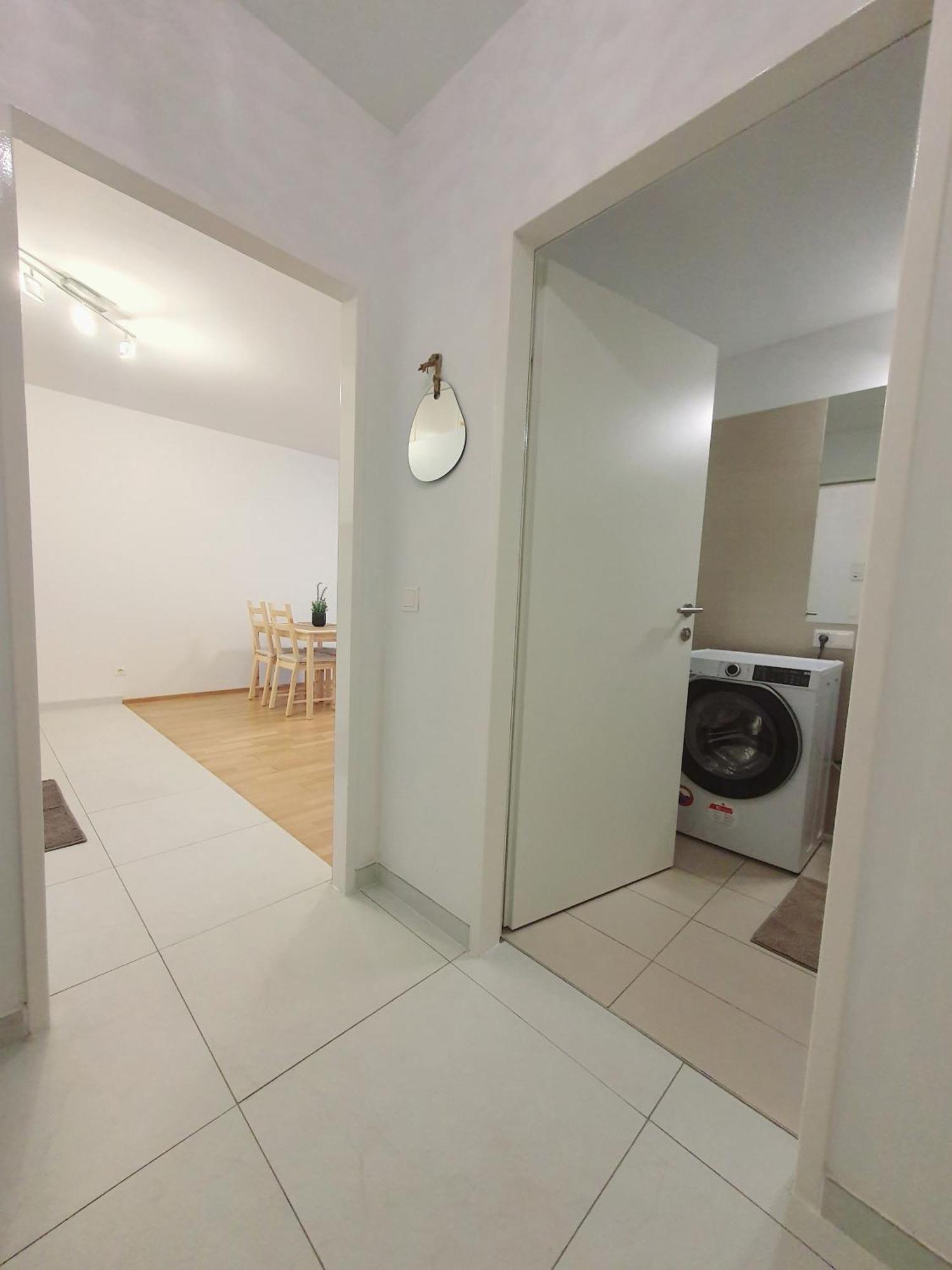 Near Lake One Bedroom Cute Apartment Vienna Esterno foto