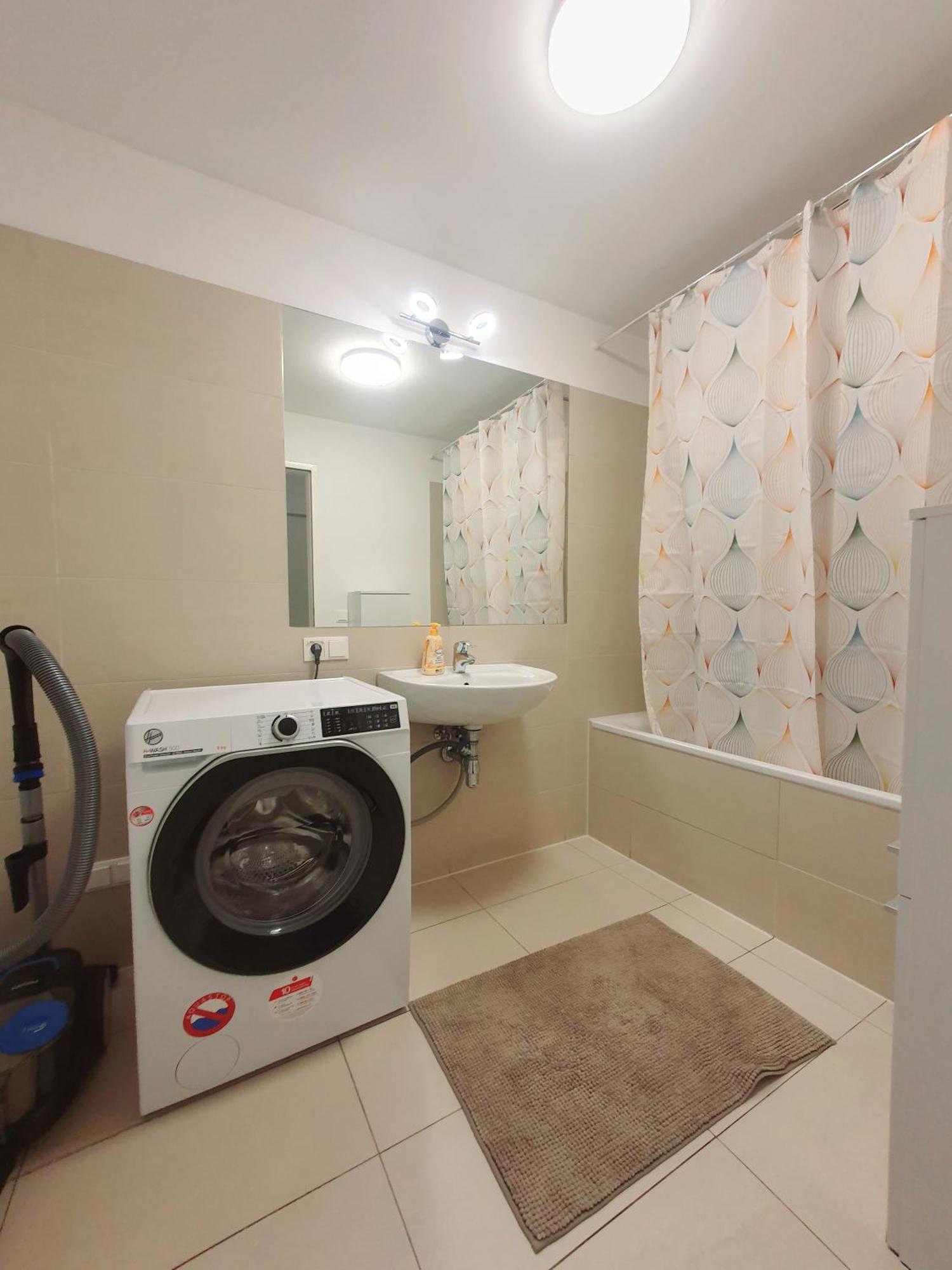 Near Lake One Bedroom Cute Apartment Vienna Esterno foto